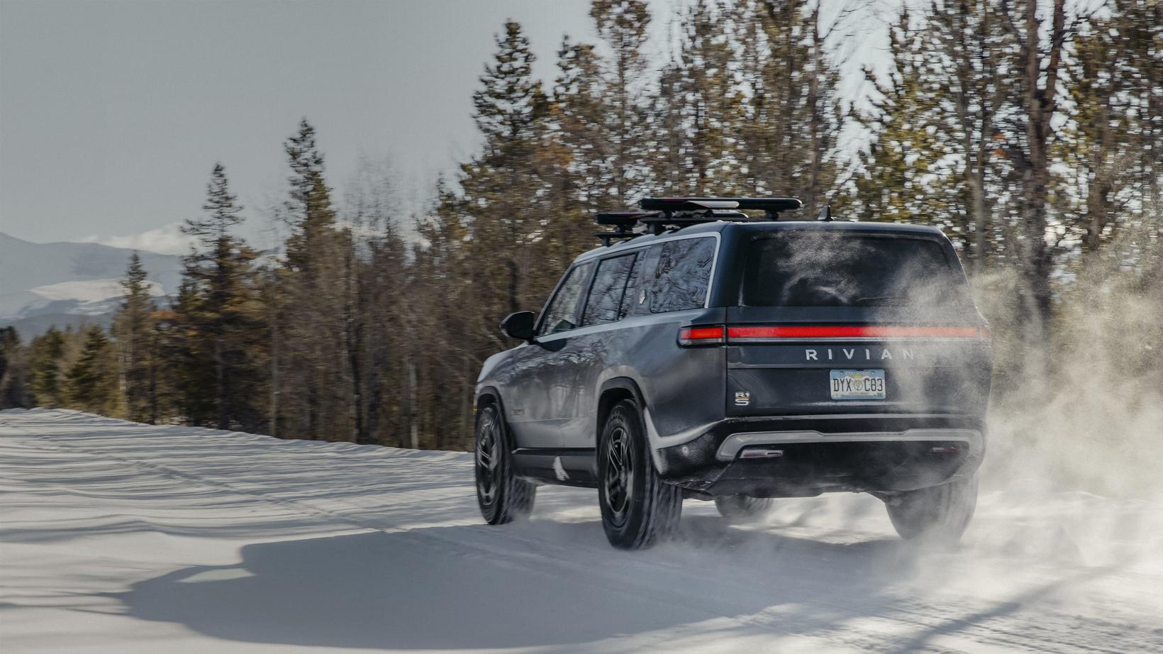 Rivian 2024年第四季度首次录得毛利，今年交付量或不